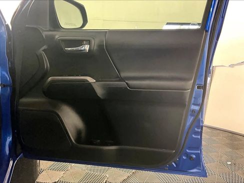 Used 2017 Toyota Tacoma TRD Sport RWD image 22