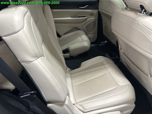 Used 2022 Jeep Grand Cherokee L Limited AWD/4WD image 9