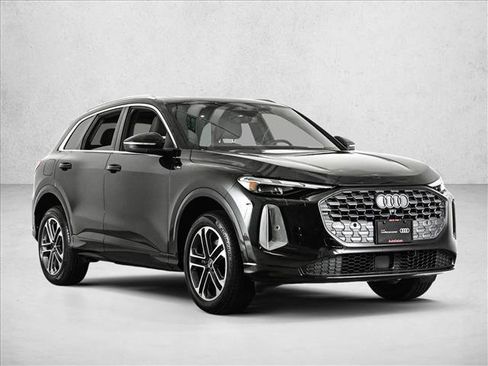 Certified 2025 Audi Q5 Premium w/ Convenience Package AWD/4WD image 3