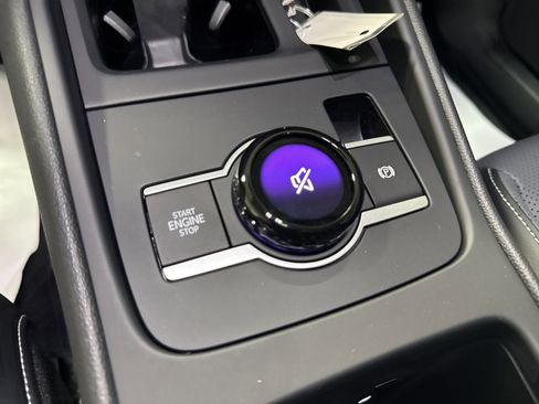 New 2025 Volkswagen Tiguan SE image 21