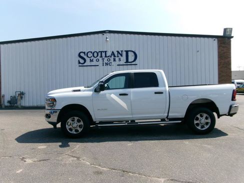 Used 2026 RAM 2500 Big Horn AWD/4WD image 1