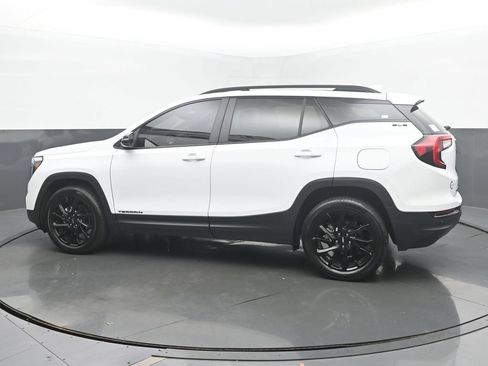 Used 2024 GMC Terrain SLE w/ Driver Convenience Package FWD image 3