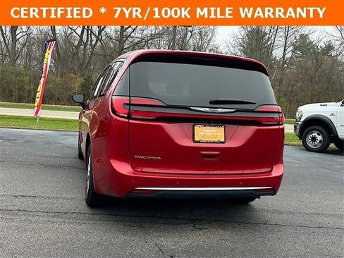 Certified 2024 Chrysler Pacifica Touring-L image 7