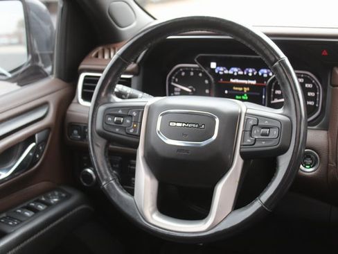 Used 2021 GMC Yukon Denali w/ Denali Premium Package image 25