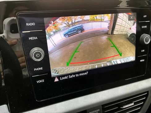 Used 2025 Volkswagen Jetta SE w/ Black Wheel Package image 23