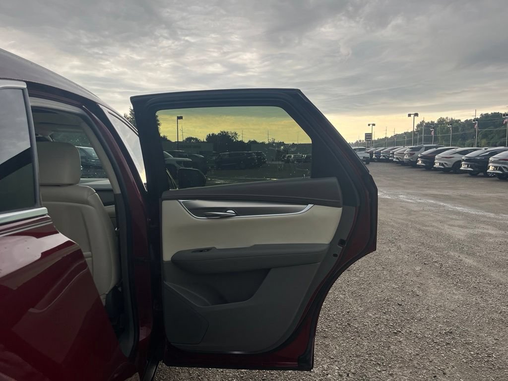 Used 2018 Cadillac XT5 Luxury w/ Driver Awareness Package FWD image 30