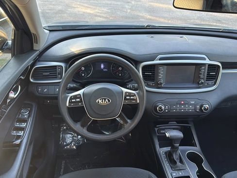 Used 2020 Kia Sorento LX AWD/4WD image 26