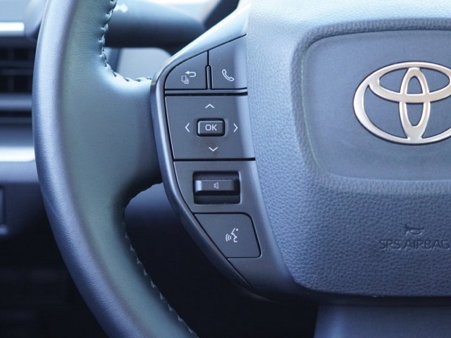 Certified 2025 Toyota Prius LE FWD image 19