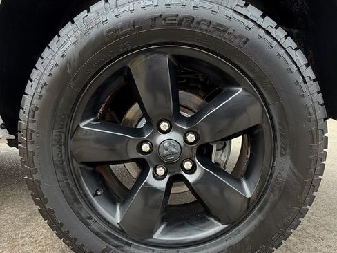 Used 2014 RAM 1500 Express RWD image 12