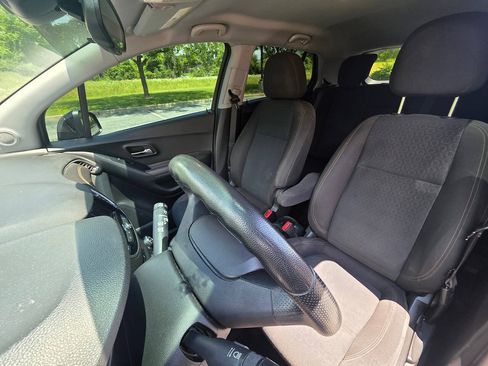 Used 2020 Chevrolet Trax LS w/ Tint and Cruise Package AWD/4WD image 13