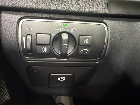 Used 2018 Volvo S60 T5 Inscription Platinum image 17