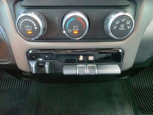 Used 2020 RAM 1500 4x4 Crew Cab image 21