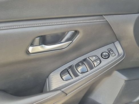 Used 2025 Nissan Sentra SV FWD image 13