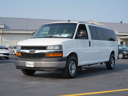 Used 2018 Chevrolet Express 3500 LT w/ LT Preferred Equipment Group RWD image 7