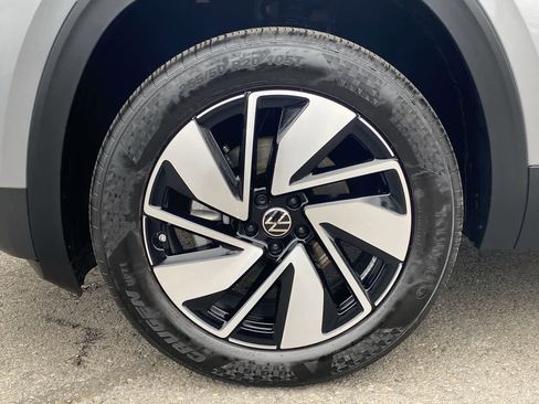 Used 2025 Volkswagen Atlas SE image 10