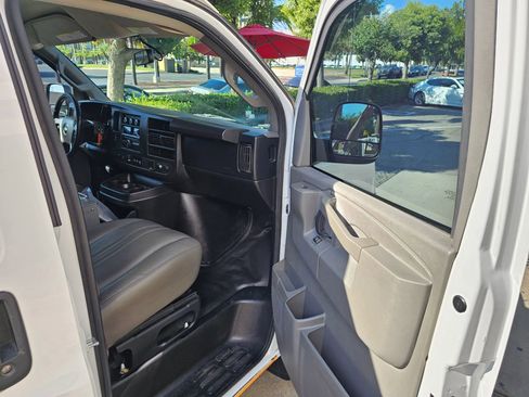 Used 2018 Chevrolet Express 3500 Extended w/ Driver Convenience Package image 16