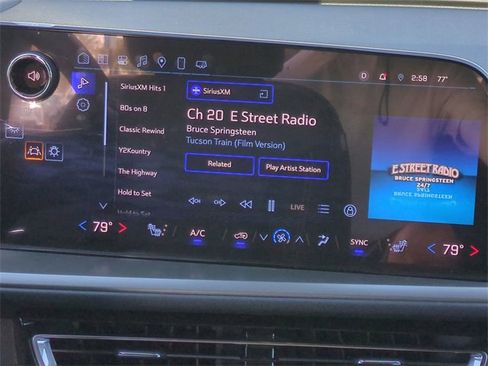 Used 2025 Chevrolet Traverse LT w/ Sun and Wheel Package image 21