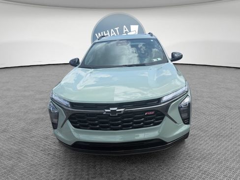 Used 2024 Chevrolet Trax RS w/ Sunroof Package FWD image 9