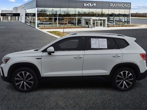 Used 2022 Volkswagen Taos SE image 6