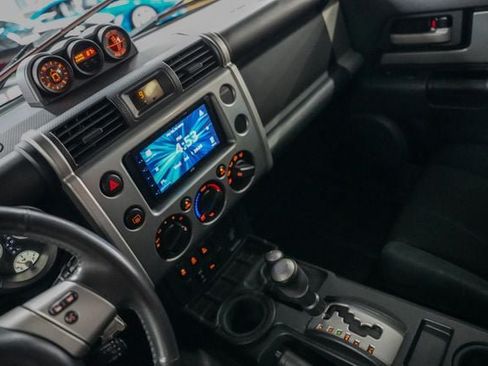 Used 2011 Toyota FJ Cruiser 4WD w/ Upgrade Pkg image 7