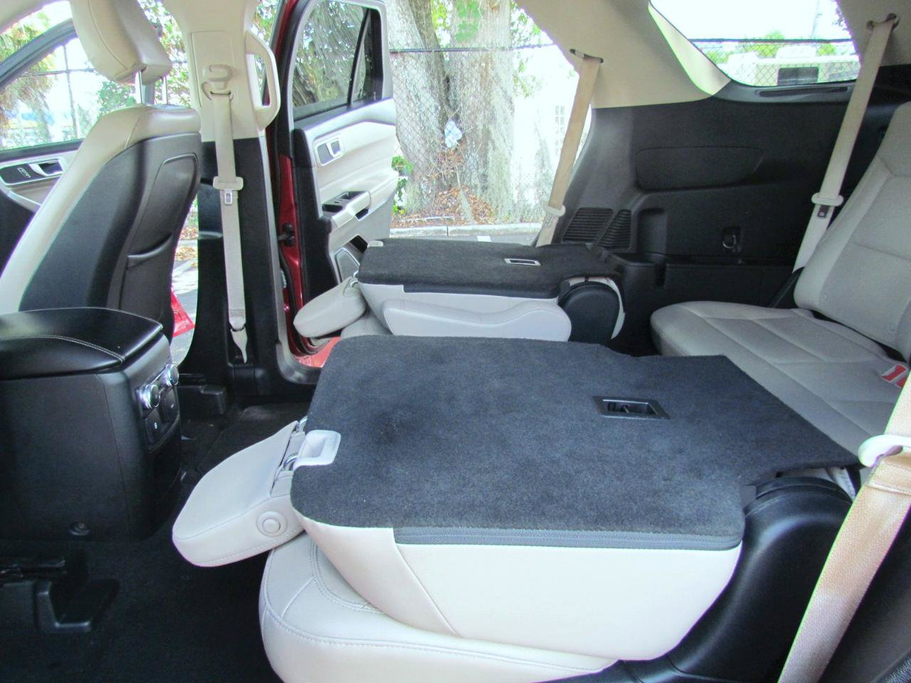 Used 2020 Ford Explorer XLT w/ Equipment Group 202A RWD image 19
