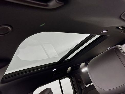 Used 2024 Land Rover Defender 110 X-Dynamic SE image 14