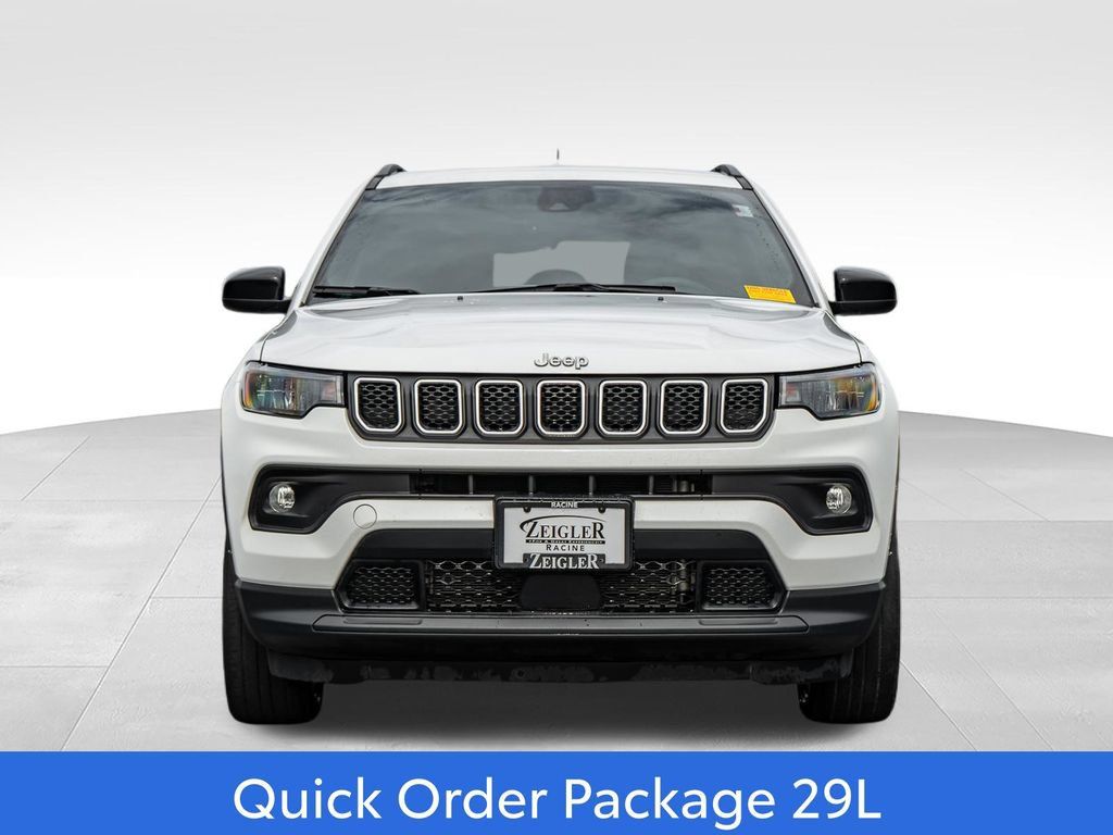 Used 2023 Jeep Compass Latitude AWD/4WD image 2