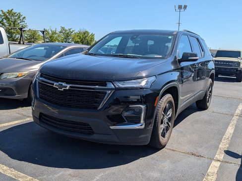 Used 2023 Chevrolet Traverse LT FWD image 3