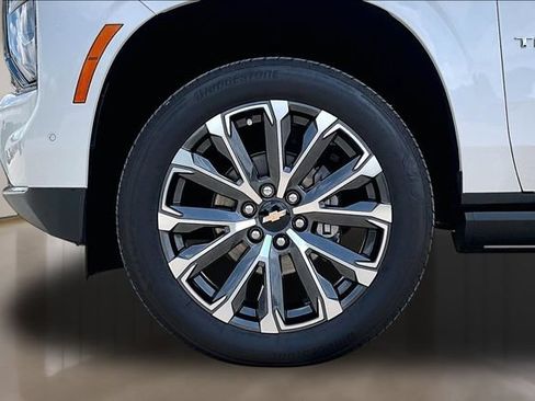 Used 2025 Chevrolet Tahoe High Country AWD/4WD image 31