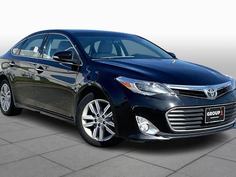 Used 2014 Toyota Avalon XLE Premium image 3