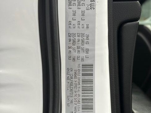 Used 2018 Jeep Grand Cherokee Altitude AWD/4WD image 39