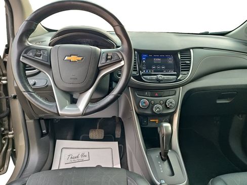 Used 2022 Chevrolet Trax LT w/ LT Convenience Package AWD/4WD image 10