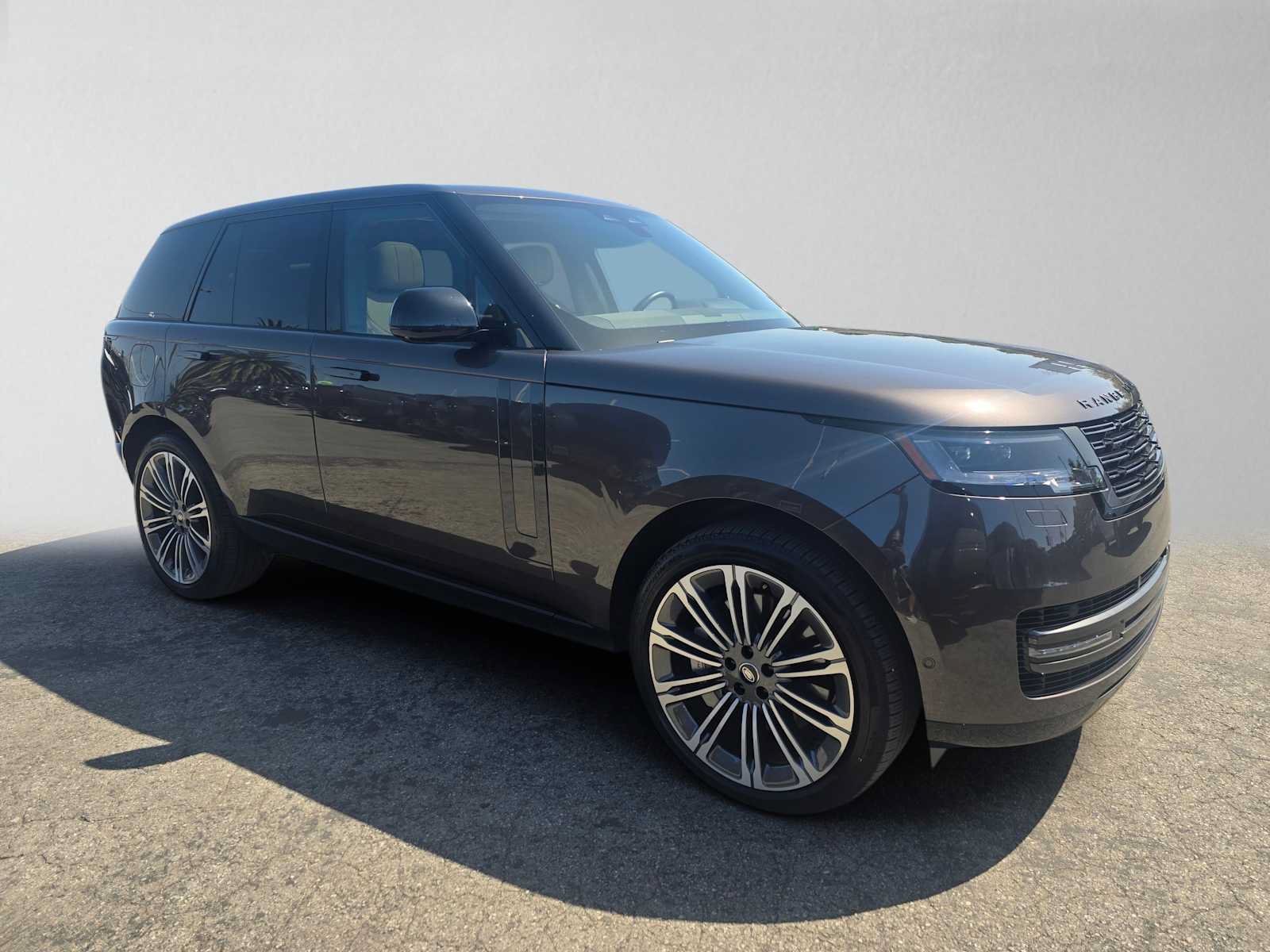Used 2025 Land Rover Range Rover SE AWD/4WD image 7