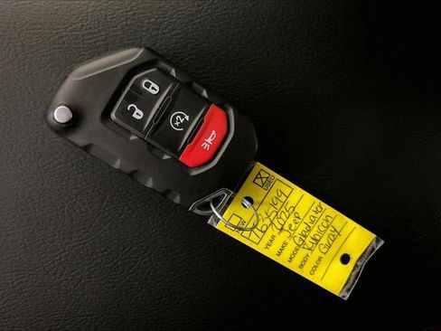 Used 2025 Jeep Gladiator Rubicon AWD/4WD image 11
