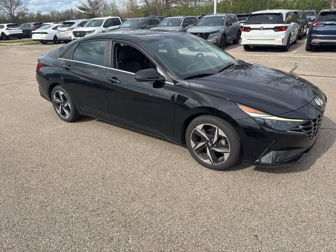 Used 2021 Hyundai Elantra Limited image 16