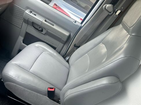 Used 2019 Ford E-350 and Econoline 350 Super Duty w/ Power Windows & Locks Group image 20