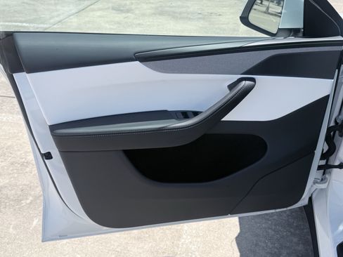 Used 2026 Tesla Model Y 2WD image 21