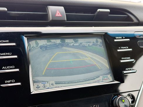Used 2018 Toyota Camry XLE FWD image 16