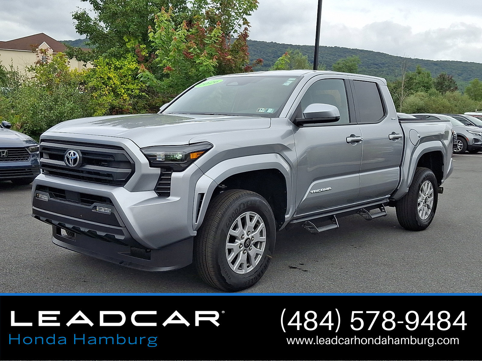 Used 2026 Toyota Tacoma SR5 AWD/4WD image 3