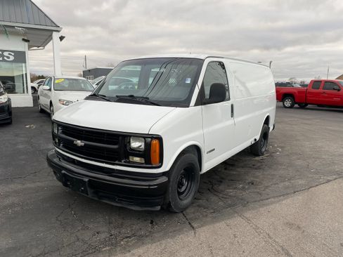 Used 2002 Chevrolet Express 1500 image 1