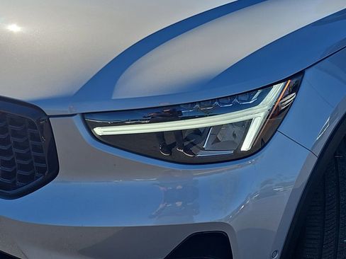 Used 2025 Volvo XC40 B5 Plus image 36