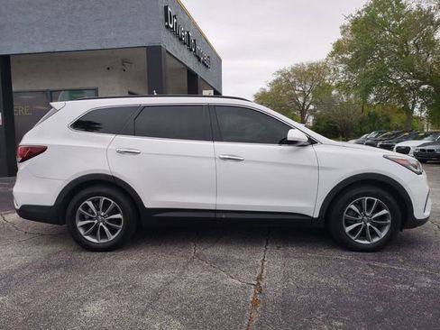 Used 2018 Hyundai Santa Fe SE image 4