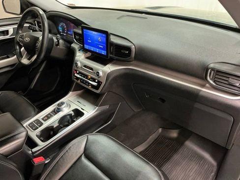 Used 2021 Ford Explorer XLT w/ Equipment Group 202A image 19