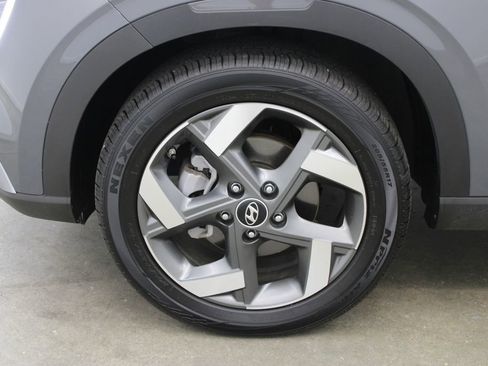 Used 2025 Hyundai Venue Limited FWD image 27
