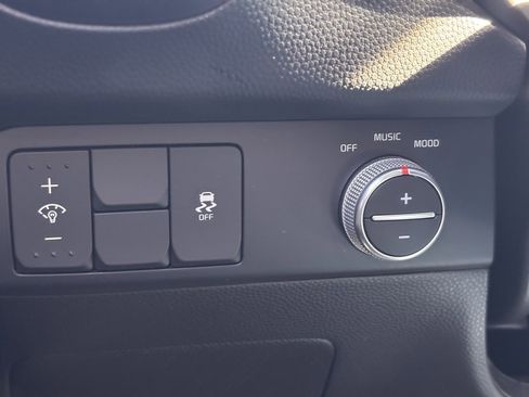 Used 2017 Kia Soul + image 11