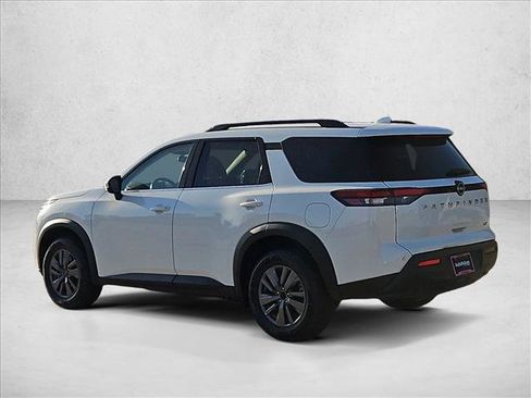 Used 2024 Nissan Pathfinder SV FWD image 8