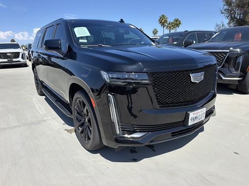 Used 2023 Cadillac Escalade ESV Sport Platinum w/ LPO, ONYX Package AWD/4WD image 3