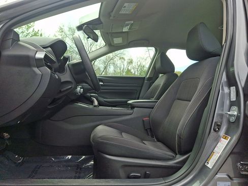 Used 2024 Nissan Altima 2.5 SV FWD image 13