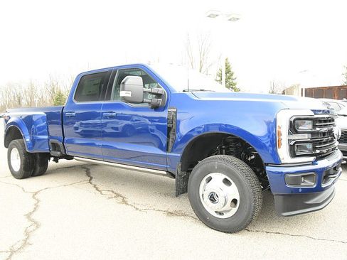 New 2026 Ford F350 Platinum w/ FX4 Off-Road Package AWD/4WD image 1