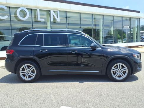 Used 2023 Mercedes-Benz GLB 250 4MATIC image 3